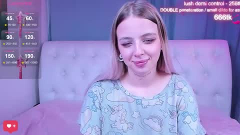 Snapshot of alice_halle chatting on October 23, 9:22 am alice_halle online show from October 23, 9:22 am