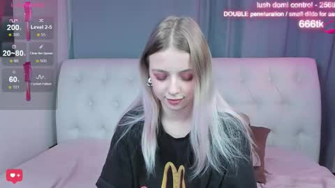 Snapshot of alice_halle chatting on October 20, 4:39 am alice_halle online show from October 20, 4:39 am