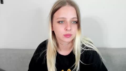Snapshot of alice_halle chatting on September 9, 6:52 pm alice_halle online show from September 9, 6:52 pm