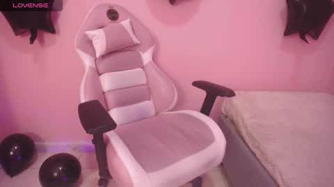 alice_in_hornyland_ online show from October 9, 9:31 pm