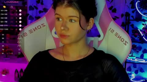 Alice online show from April 12, 9:30 pm