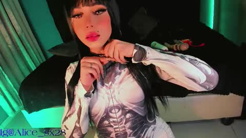 Alice online show from November 12, 8:05 am