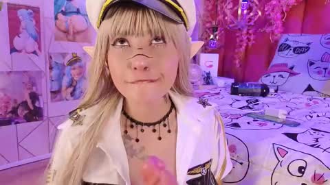 Snapshot of alicebenett_ chatting on October 30, 8:31 pm     online show from October 30, 8:31 pm