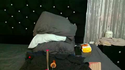 alicee_moonn online show from April 18, 8:53 pm