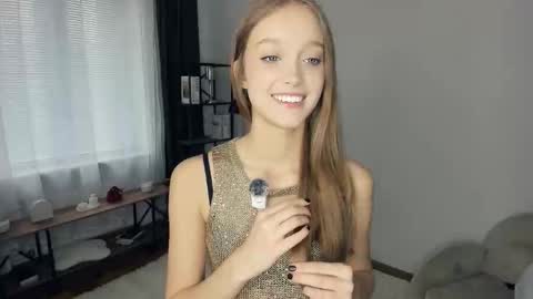 Snapshot of alicemelison chatting on October 20, 8:41 am Serena online show from October 20, 8:41 am