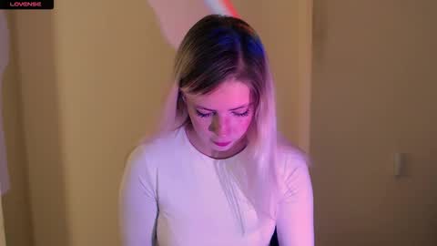 Snapshot of alicemeow_ chatting on September 27, 9:51 am Alice online show from September 27, 9:51 am