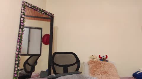 Snapshot of aliceusher_1 chatting on December 18, 1:05 am J Ruiz online show from December 18, 1:05 am