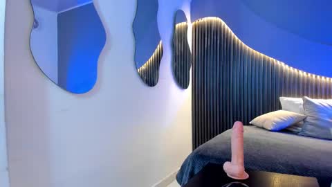 Snapshot of alicia_20_ chatting on January 18, 8:41 am Alice online show from January 18, 8:41 am