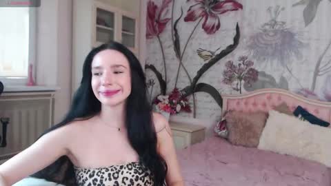 Snapshot of aliciabow chatting on October 8, 12:00 pm Veronica online show from October 8, 12:00 pm