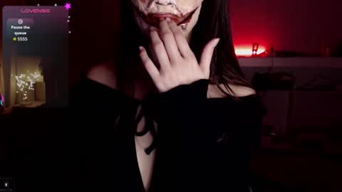 Mia online show from October 26, 9:25 pm