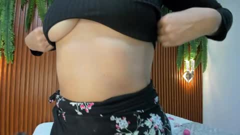 aliice_diaz online show from April 18, 7:07 pm