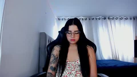 aliice_walker_ online show from October 30, 3:45 pm