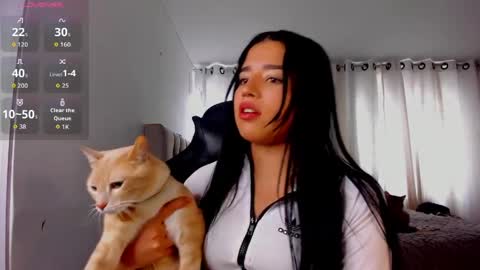 aliice_walker_ online show from March 27, 4:52 pm