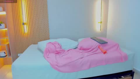 alika_voss online show from November 18, 4:04 am