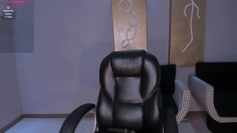 Snapshot of alinakravitz_ chatting on October 9, 12:21 pm alinakravitz_ online show from October 9, 12:21 pm