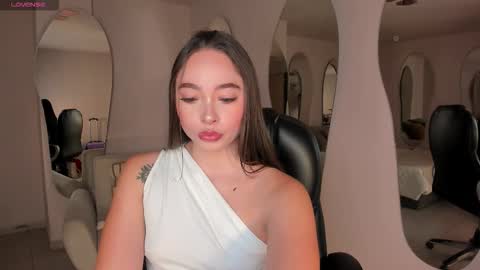 alinakravitz_ online show from January 18, 5:55 pm