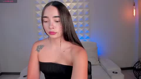 alinakravitz_ online show from June 11, 6:17 pm