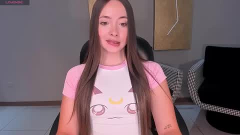 Snapshot of alinakravitz_ chatting on October 10, 12:22 pm alinakravitz_ online show from October 10, 12:22 pm