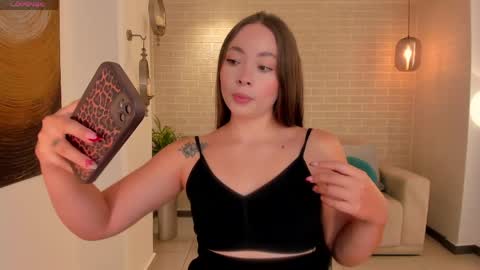 alinakravitz_ online show from April 19, 6:10 pm