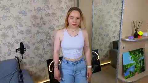 Hello im Nana online show from June 18, 6:08 am