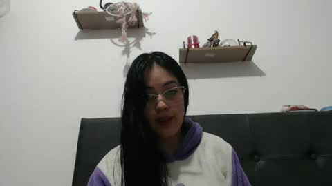 Snapshot of alisha_9997 chatting on October 13, 12:01 am alisha_9997 online show from October 13, 12:01 am