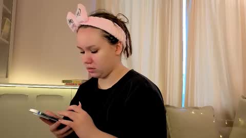 Alisia online show from February 5, 7:45 am