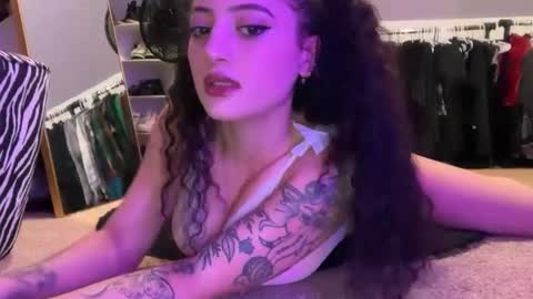 alissajaede online show from October 1, 1:05 am