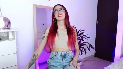 alissesallie_ online show from January 24, 11:56 pm