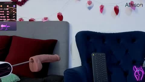 alisson0002 online show from September 12, 9:17 pm