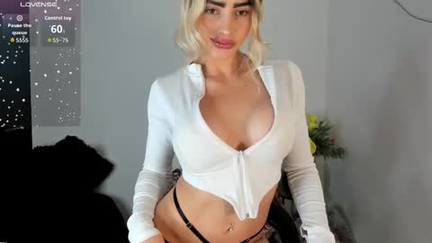 Snapshot of alissondomit chatting on September 29, 8:19 pm Alisson Domit online show from September 29, 8:19 pm