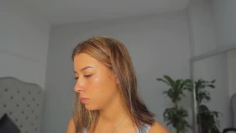 Snapshot of alix_18 chatting on September 18, 11:14 am alix_18 online show from September 18, 11:14 am