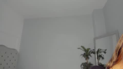 Snapshot of alix_18 chatting on September 23, 11:26 am alix_18 online show from September 23, 11:26 am