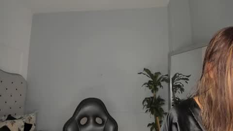 Snapshot of alix_18 chatting on October 6, 11:28 am alix_18 online show from October 6, 11:28 am