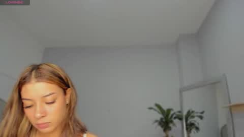 Snapshot of alix_18 chatting on September 22, 11:25 am alix_18 online show from September 22, 11:25 am