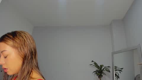 Snapshot of alix_18 chatting on October 20, 11:26 am alix_18 online show from October 20, 11:26 am