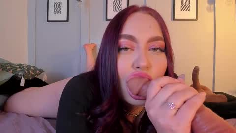 Laura online show from October 1, 2:27 pm