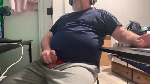 Allergictolove online show from January 13, 7:10 pm