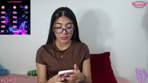 Snapshot of allison_18_ chatting on September 19, 4:05 am Nana online show from September 19, 4:05 am