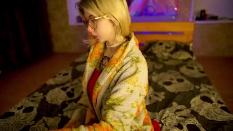 Allison online show from February 25, 11:15 pm