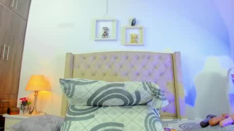 Snapshot of allisson_m chatting on February 15, 12:01 pm allisson online show from February 15, 12:01 pm