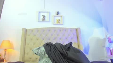 Snapshot of allisson_m chatting on February 18, 12:06 pm allisson online show from February 18, 12:06 pm