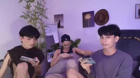 kim and josh online show from April 18, 7:58 pm