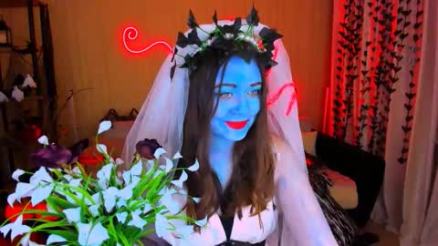 alluringeyess online show from October 31, 12:16 pm