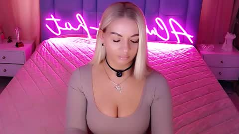 AlwaysHot online show from March 14, 2:48 am