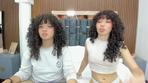 ally_and_noah_ online show from May 5, 8:03 pm