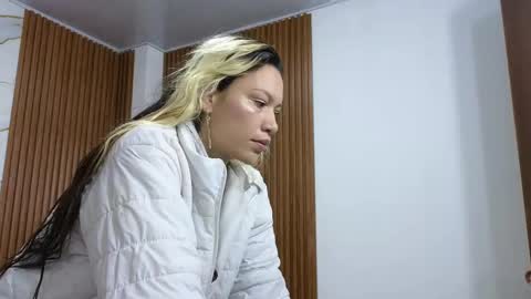 alonddra_tay online show from April 27, 11:30 am