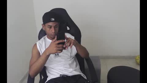 alphas_latins online show from April 6, 4:46 am