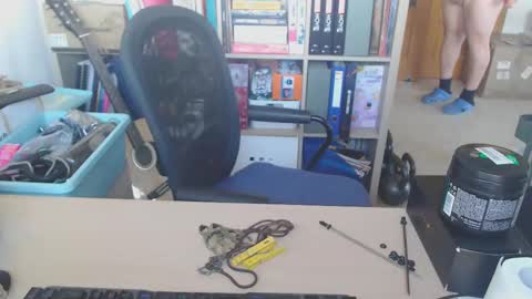 Snapshot of alpistesub chatting on December 3, 2:44 pm alpistesub online show from December 3, 2:44 pm