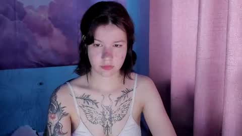 alyaska_yang online show from August 4, 8:10 am