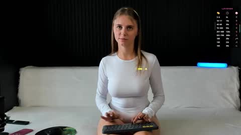 Snapshot of alyona_24 chatting on September 15, 12:50 pm Alena online show from September 15, 12:50 pm